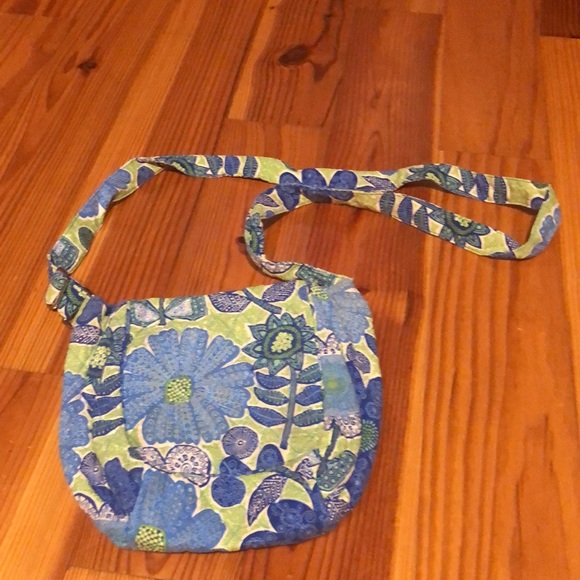 Vera Bradley purse. Colors blue green and white. Measures 9x7x3.5 - Picture 3 of 5